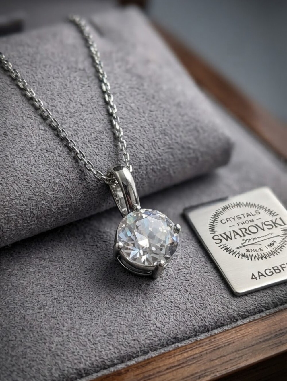 NWT Swarovski Solitaire Crystal Pendant Necklace With Authentication